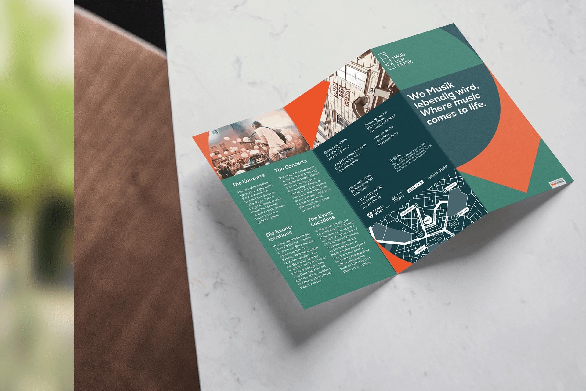 hdm-folder-freshwords Drei Flyer von oben.